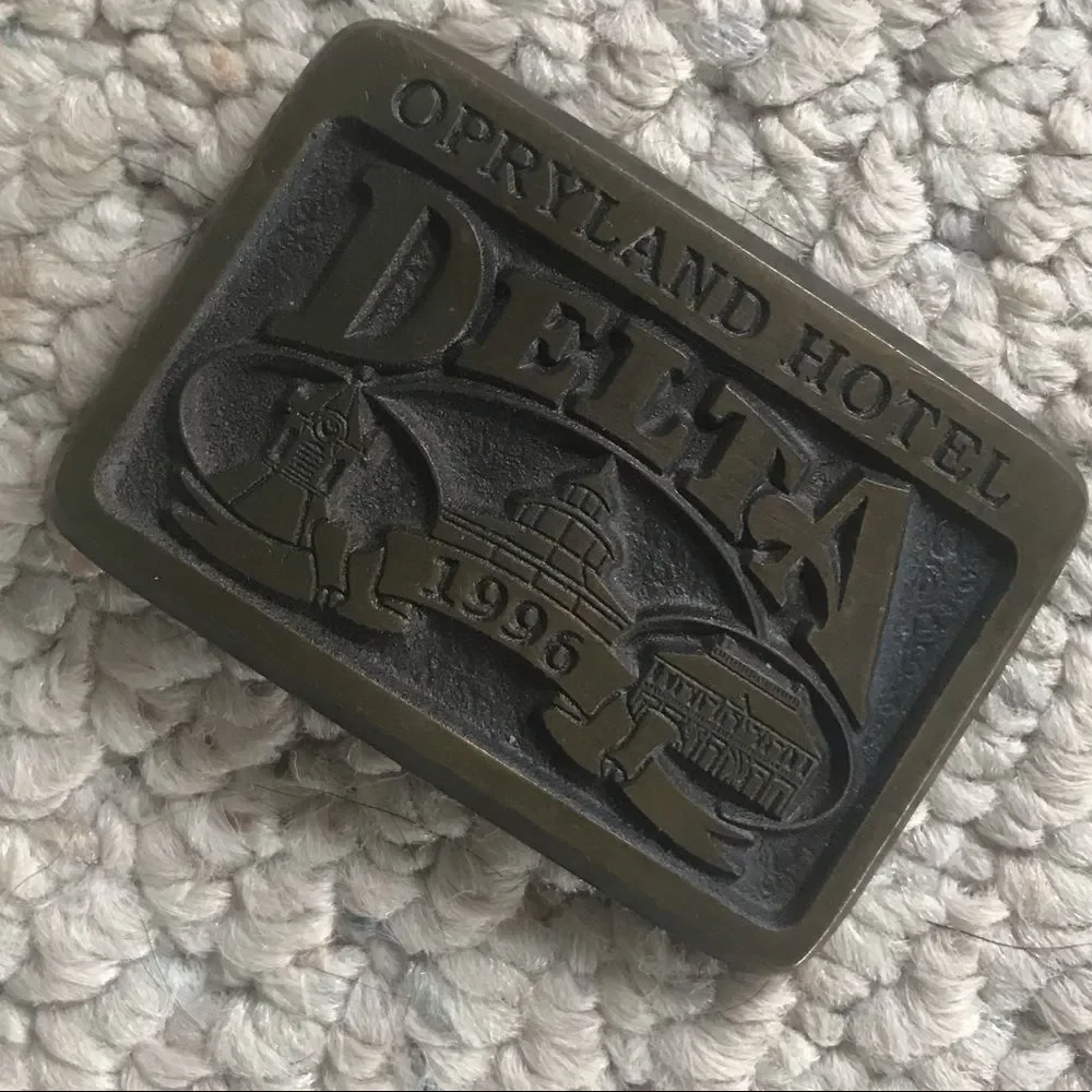 VTG.1996 BRASS OPRYLAND HOTEL NASHVILLE BELT BUCKLE